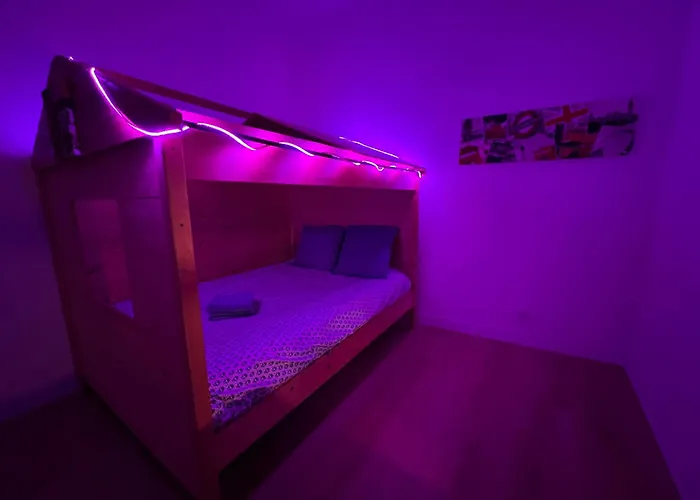 Maison En Face Du Marche Notre-dame *