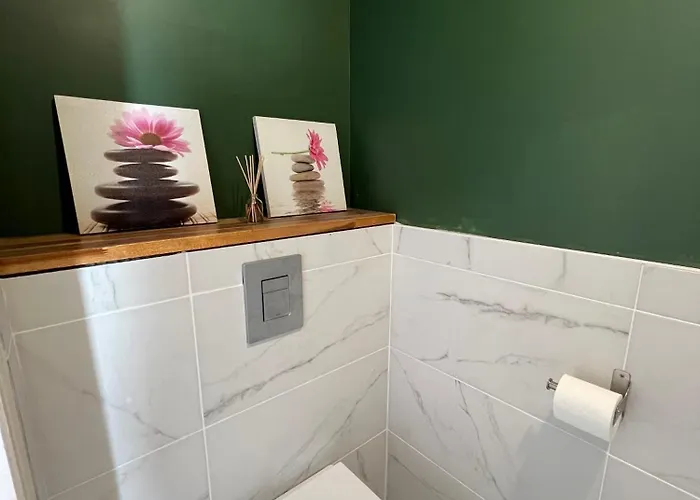 Maison En Face Du Marche Notre-dame 펜션