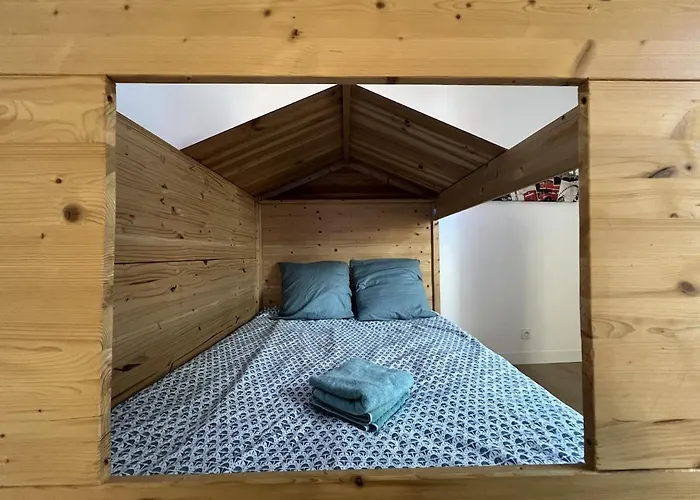 Maison En Face Du Marche Notre-dame 펜션