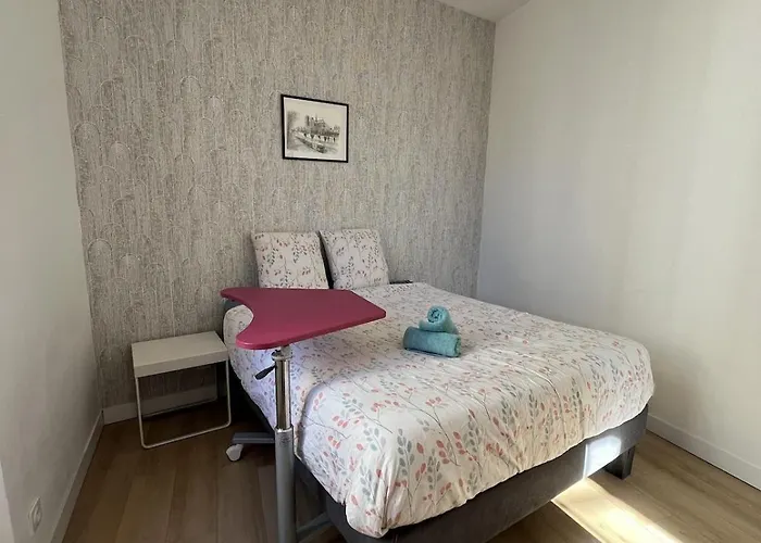 Maison En Face Du Marche Notre-dame 펜션 *