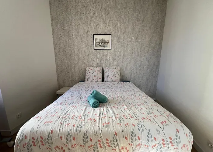 Maison En Face Du Marche Notre-dame 펜션