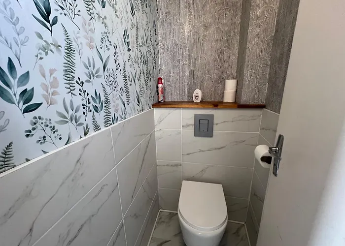 Maison En Face Du Marche Notre-dame